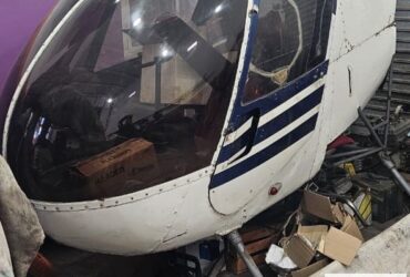 Fuselaje de Robinson R-22, con motor