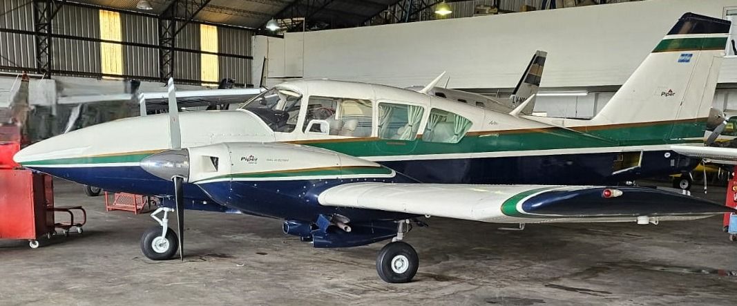 Piper PA-23-250 Azteca